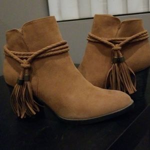 Like new brown booties with tassels